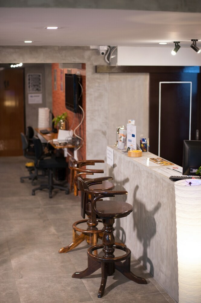 Hoppers Place Donmuang Hostel