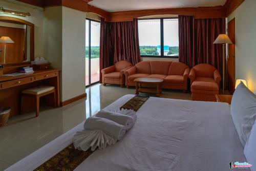 Jp Emerald Hotel