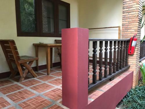 Jungle Hut Bungalows & Hotel