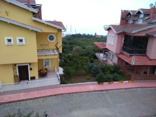 Triplex Yellow Villa For Families