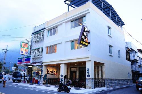 Xincheng Old Street B&B