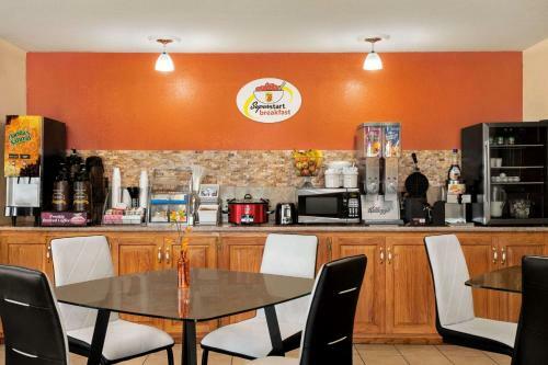 Motel Super 8 By Wyndham Holton