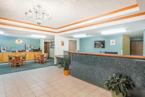 Motel Super 8 By Wyndham Holton