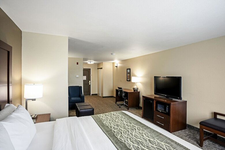Hotel Comfort Inn & Suites