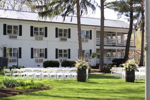 Posada Edgewater Inn & Riverside Grill