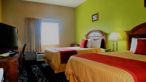Hotel Oak Tree Inn & Suites
