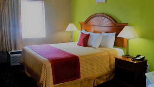 Hotel Oak Tree Inn & Suites