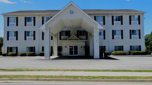 Hotel Oak Tree Inn & Suites