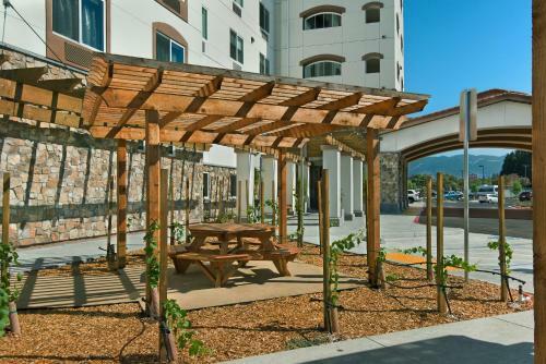 Hotel Oxford Suites Sonoma - Rohnert Park