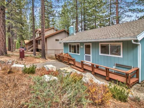Cozy Tahoe Cabin Heavenly & Lakefront