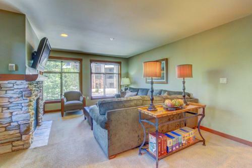 Powderhorn Lodge 210: Blazing Star Suite