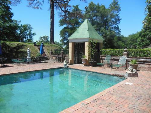 Bed & Breakfast Cedar Grove Mansion Inn & Restaurant