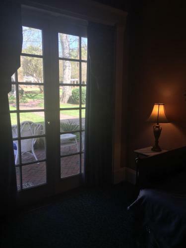 Bed & Breakfast Cedar Grove Mansion Inn & Restaurant