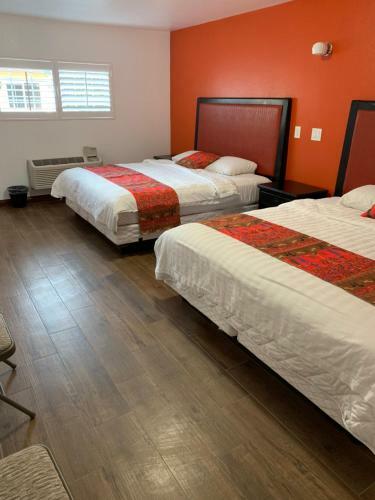 Posada Norwalk Inn & Suites