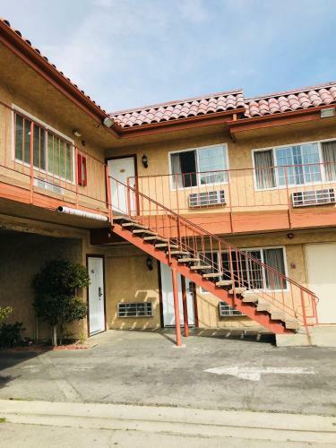 Posada Norwalk Inn & Suites