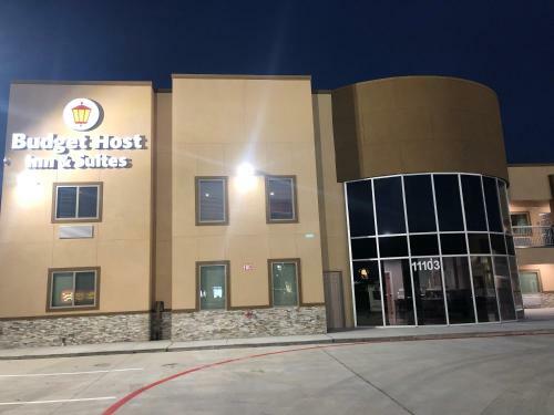 Hotel Budget Host Inn & Suites