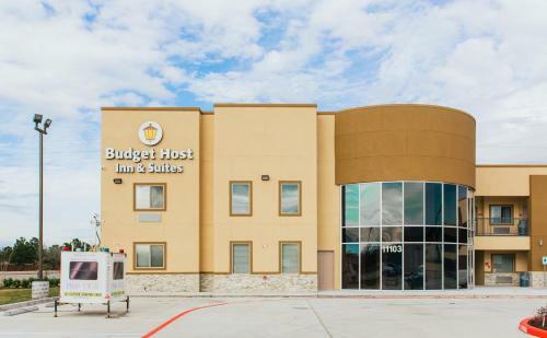 Hotel Budget Host Inn & Suites