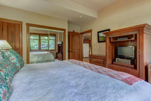 Powderhorn Lodge 102: Sego Lily Suite