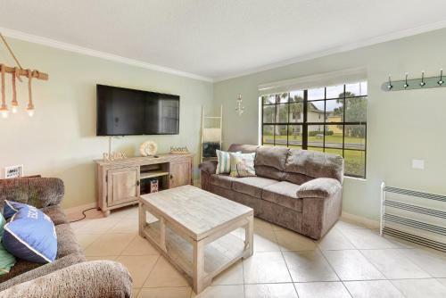 Seaside Villas 18, 2 Bedrooms, Pool Access, Pets, Wifi, Sleeps 8