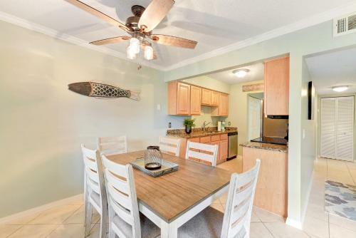 Seaside Villas 18, 2 Bedrooms, Pool Access, Pets, Wifi, Sleeps 8
