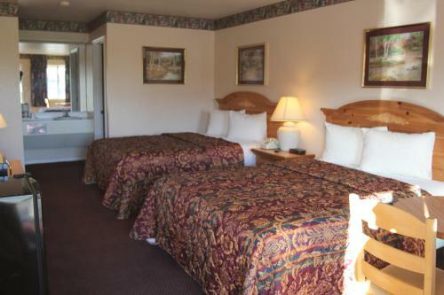 Hotel Lakeside Inn & Suites