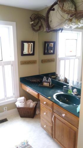 Bed & Breakfast Marvels On The Creek