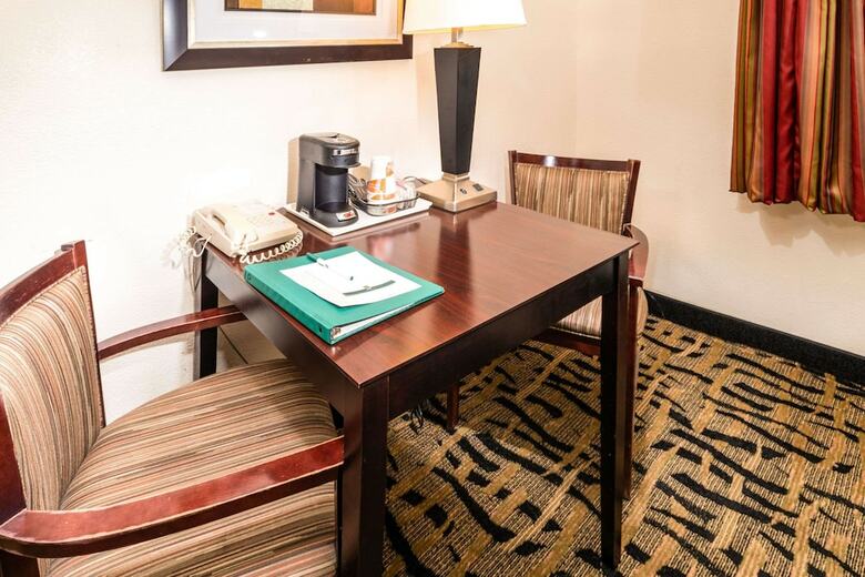 Hotel Quality Inn & Suites