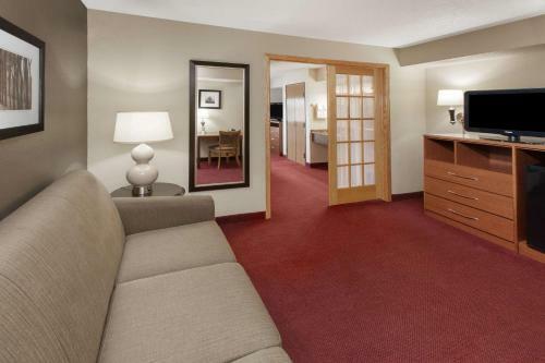 Posada Americinn By Wyndham Iowa Falls