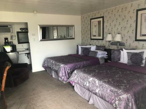 Holiday Lodge Motel