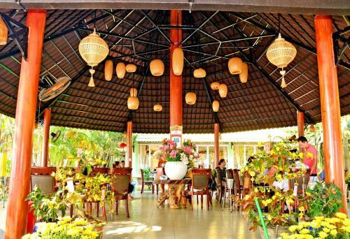 Hotel Phu Ninh Lake Resort