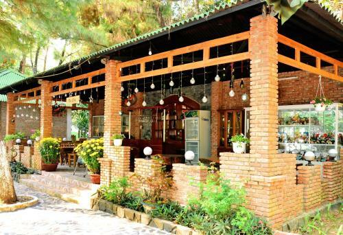 Hotel Phu Ninh Lake Resort