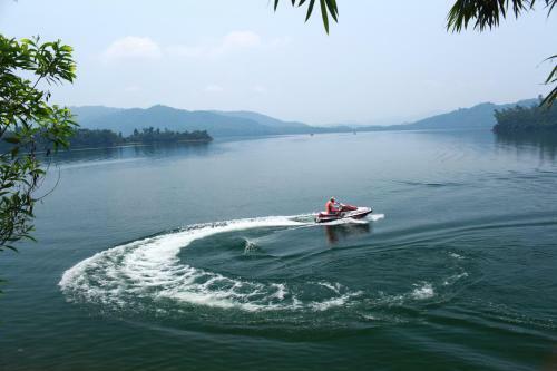 Hotel Phu Ninh Lake Resort