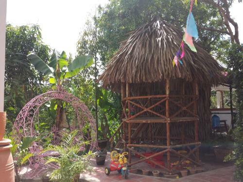Hostal Happy Family Guesthouse