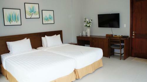 Emerald Resort Ong Lang Beach