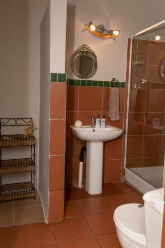 Hostal Ducks Country House