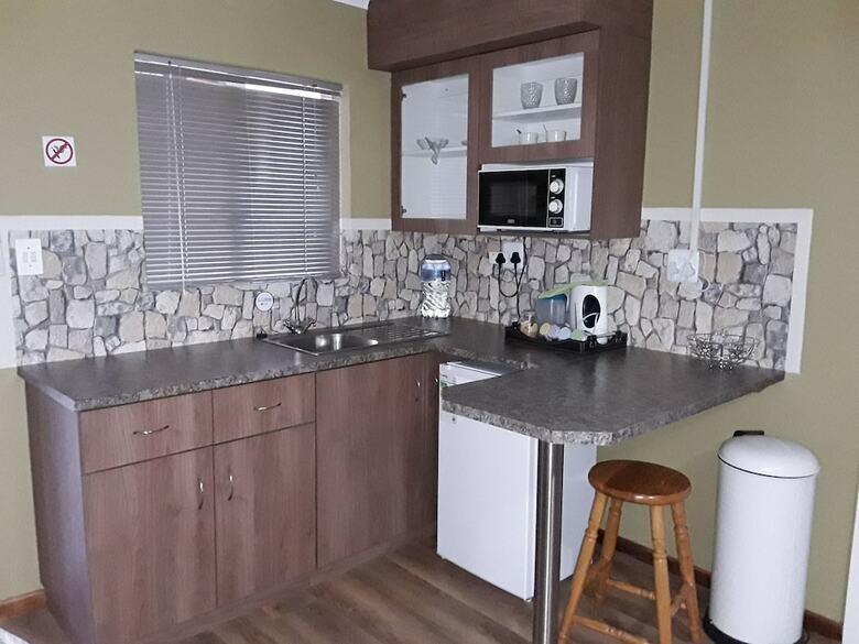 Hostal Victoria Oaks Guesthouse