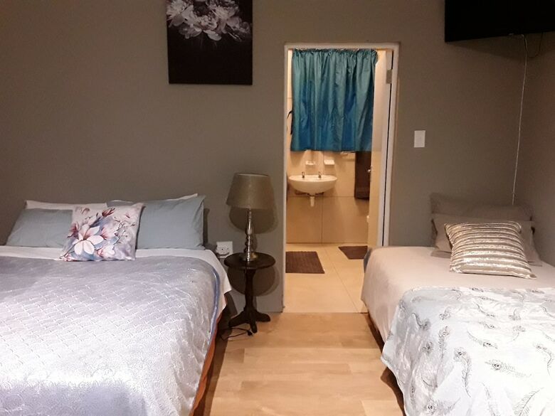 Hostal Victoria Oaks Guesthouse