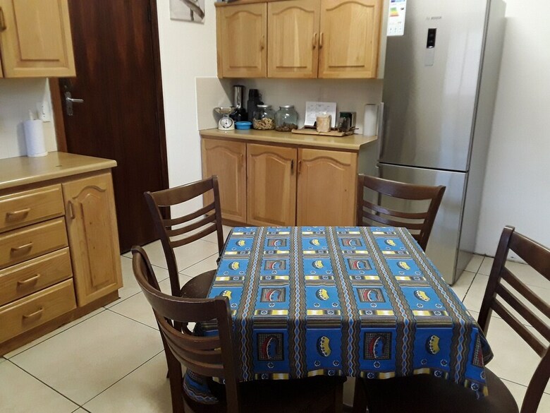 Hostal Victoria Oaks Guesthouse