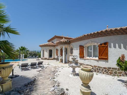 Cozy Villa In Oupia With Private Pool And Jacuzzi