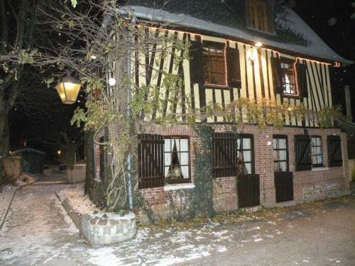 Posada Auberge Du Val Au Cesne