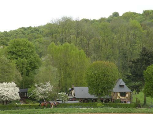 Posada Auberge Du Val Au Cesne