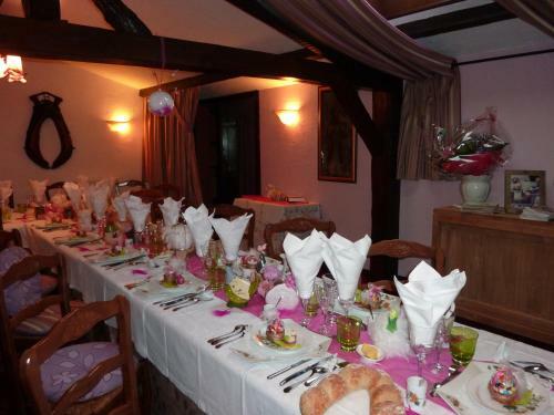 Posada Auberge Du Val Au Cesne