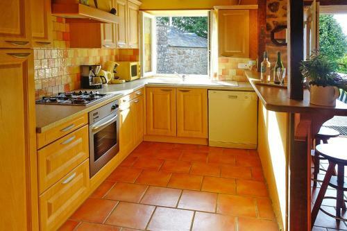 Holiday Home Plogonnec - Bre06049-f