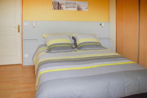 Holiday Home Plogonnec - Bre06049-f