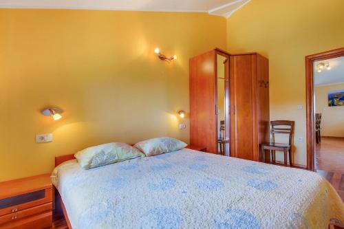 Apartment Nerezine 11815b