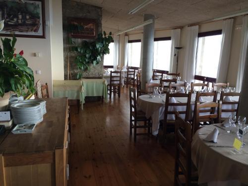 Posada Santuari Mare de D�u Del Mont Restaurant-hostatger�a