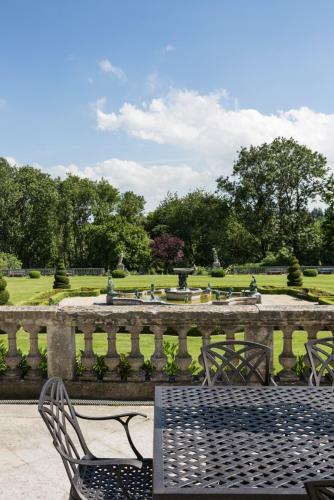 Agroturismo Saint-maclou Chateau Sleeps 28 Pool