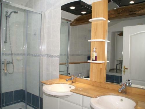 Peaceful Holiday Home In Saint-macoux With Swimming Pool