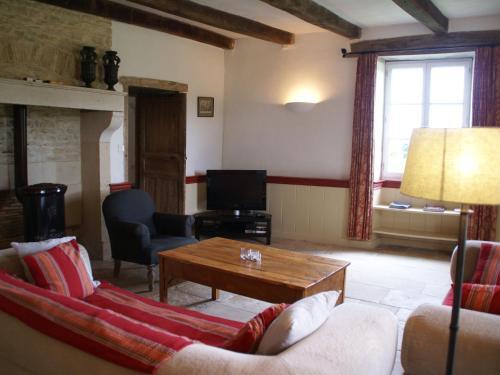 Peaceful Holiday Home In Saint-macoux With Swimming Pool