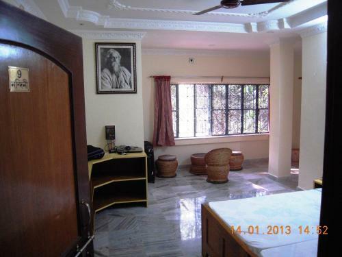 Hostal Rater Tara Diner Rabi Guest House